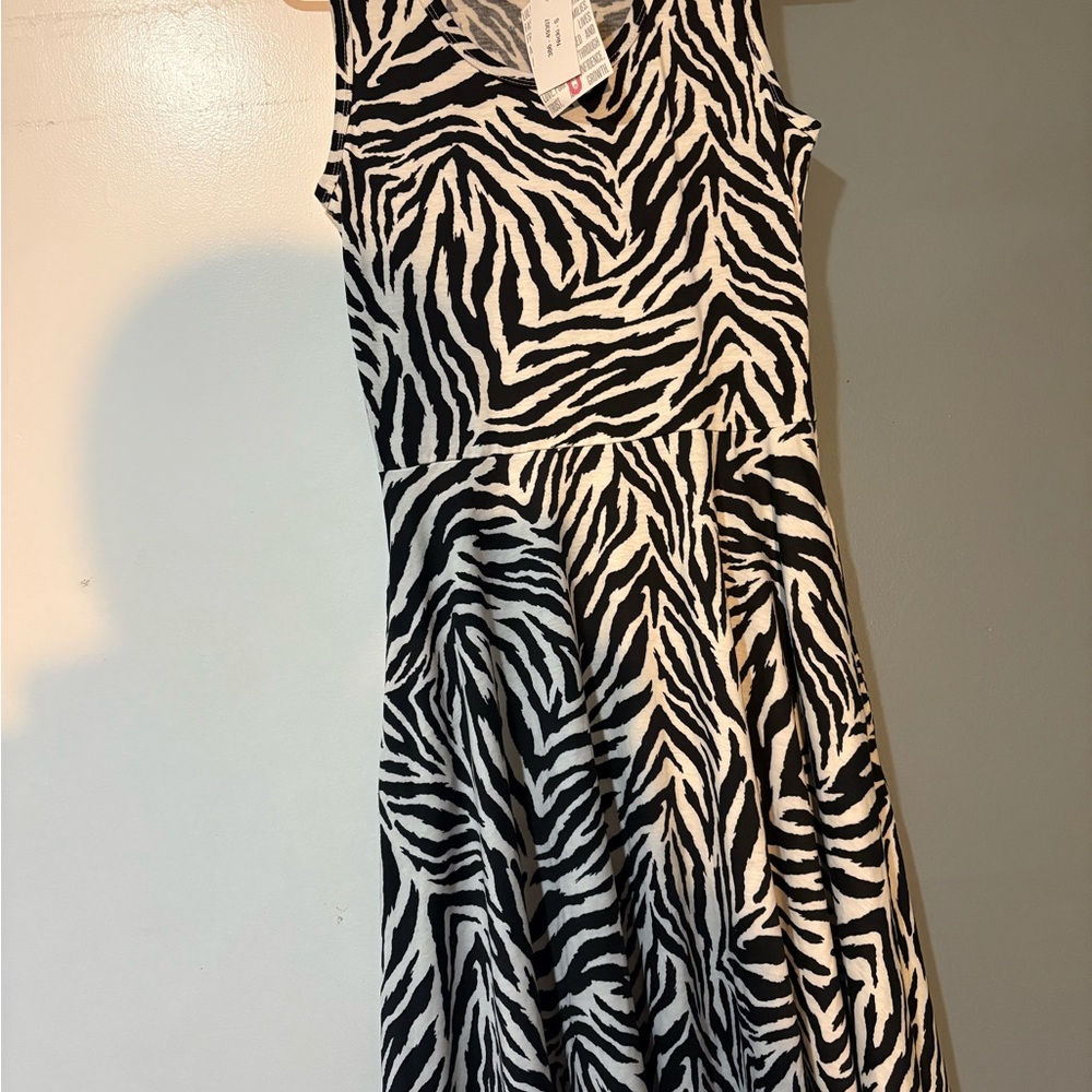 Lularoe Nicki dress small new with tag. Has pockets